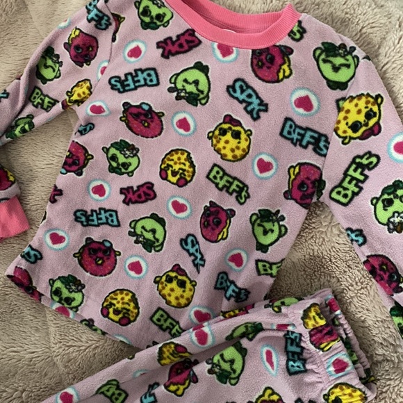Girls Shopkins Pjs - Picture 2 of 6